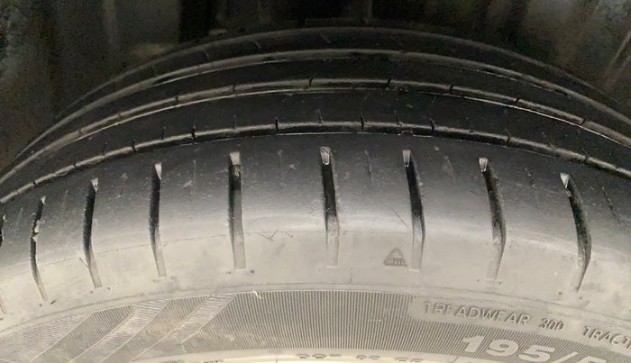 2022 Maruti Baleno ALPHA 1.2 AGS, Petrol, Automatic, 33,713 km, Right Rear Tyre Tread