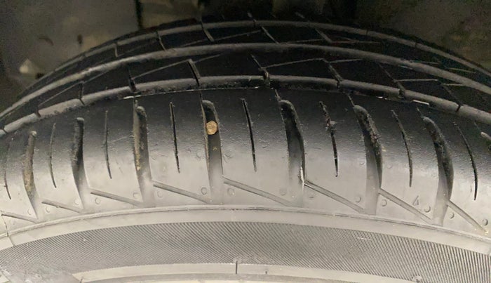 2022 Renault Kwid RXT 1.0 AMT, Petrol, Automatic, 7,662 km, Left Front Tyre Tread