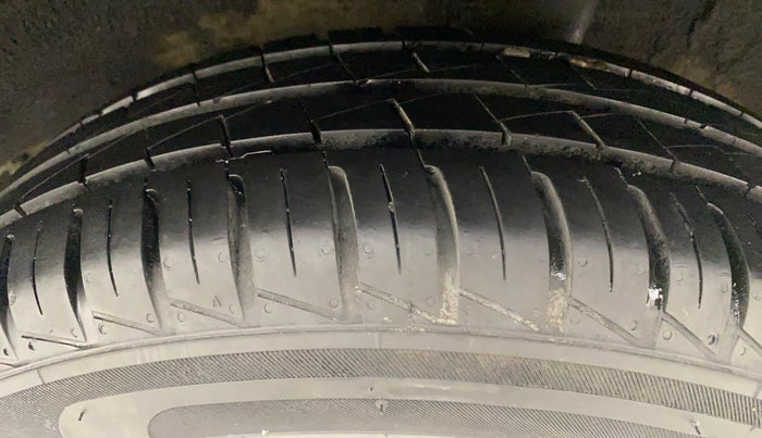 2022 Renault Kwid RXT 1.0 AMT, Petrol, Automatic, 7,662 km, Left Rear Tyre Tread