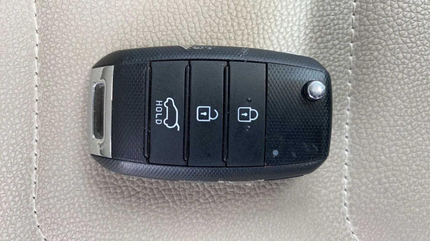 2021 KIA SONET HTK PLUS 1.0 DCT, Petrol, Automatic, 35,983 km, Key Close Up