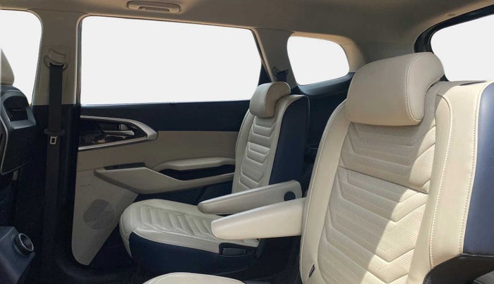 2022 KIA CARENS LUXURY PLUS 1.4 PETROL DCT 6 STR, Petrol, Automatic, 21,693 km, Right Side Rear Door Cabin
