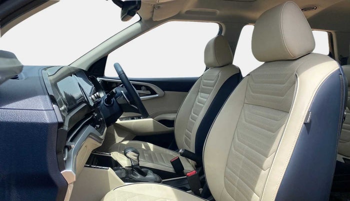 2022 KIA CARENS LUXURY PLUS 1.4 PETROL DCT 6 STR, Petrol, Automatic, 21,693 km, Right Side Front Door Cabin