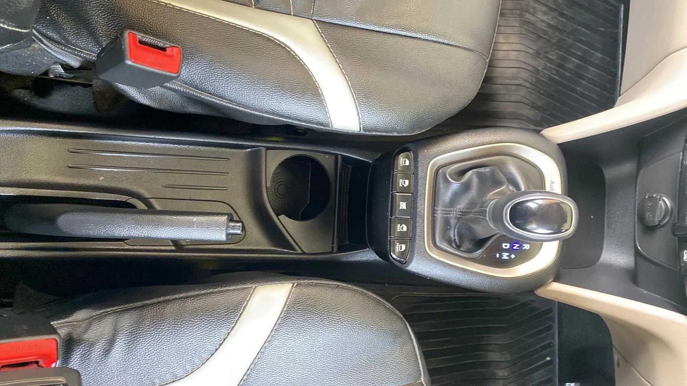 2018 Hyundai NEW SANTRO MAGNA AMT, Petrol, Automatic, 26,454 km, Gear Lever