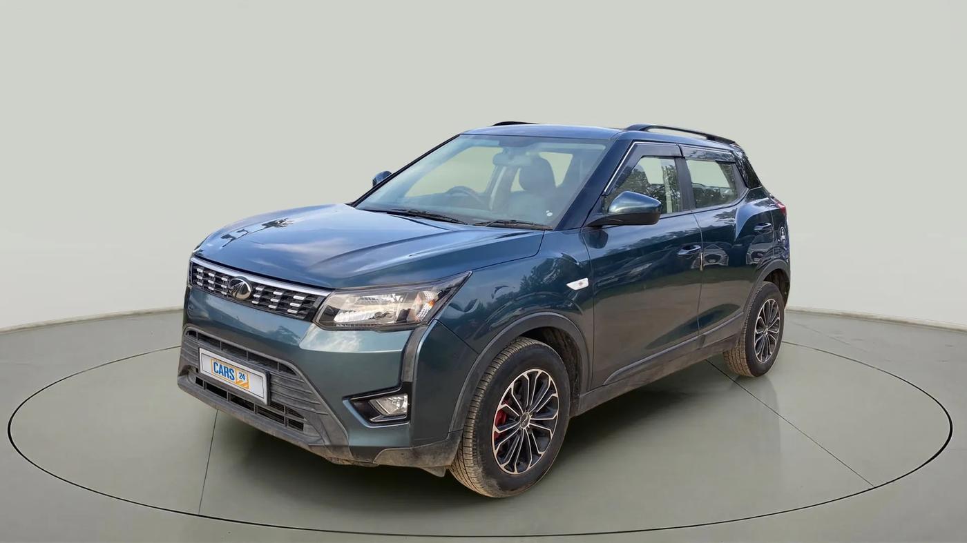 2019 Mahindra XUV300 W6 1.2 PETROL, Petrol, Manual, 79,535 km, Left Front Diagonal