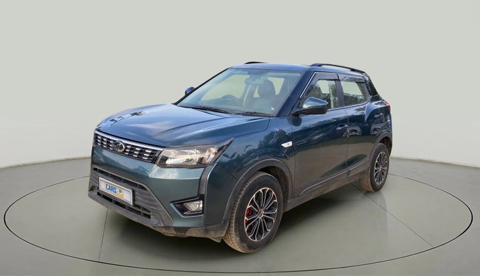 2019 Mahindra XUV300 W6 1.2 PETROL, Petrol, Manual, 79,535 km, Left Front Diagonal