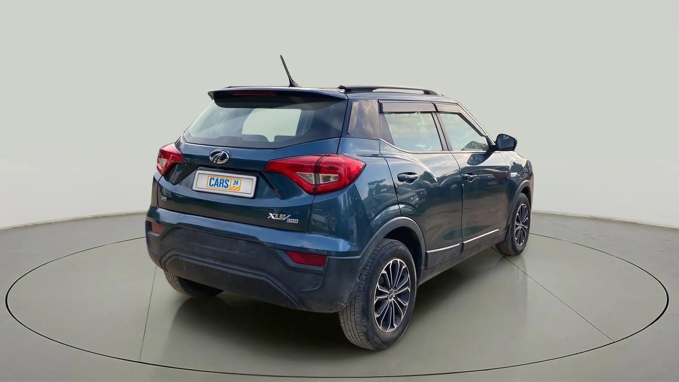 2019 Mahindra XUV300 W6 1.2 PETROL, Petrol, Manual, 79,535 km, Right Back Diagonal