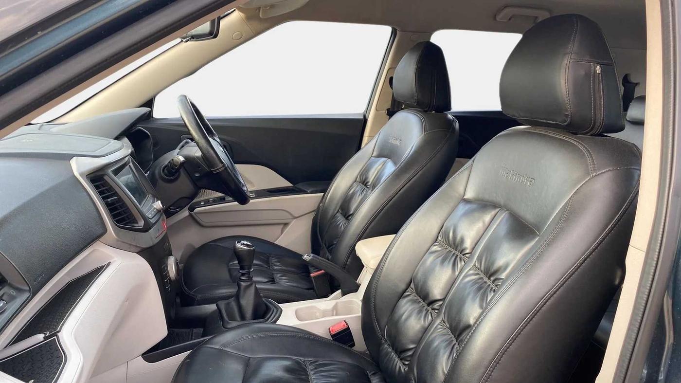 2019 Mahindra XUV300 W6 1.2 PETROL, Petrol, Manual, 79,535 km, Right Side Front Door Cabin