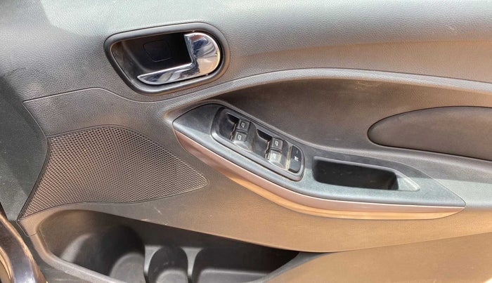 2018 Ford FREESTYLE TITANIUM 1.5 DIESEL, Diesel, Manual, 76,206 km, Driver Side Door Panels Control