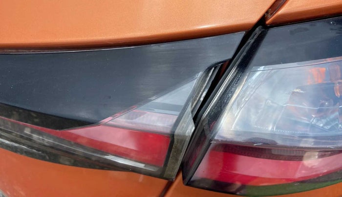 2019 Tata Harrier XZ 2.0L, Diesel, Manual, 56,089 km, Right tail light - Minor damage