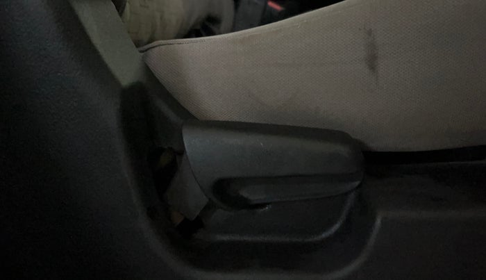 2014 Maruti Wagon R 1.0 VXI, Petrol, Manual, 32,154 km, Driver Side Adjustment Panel