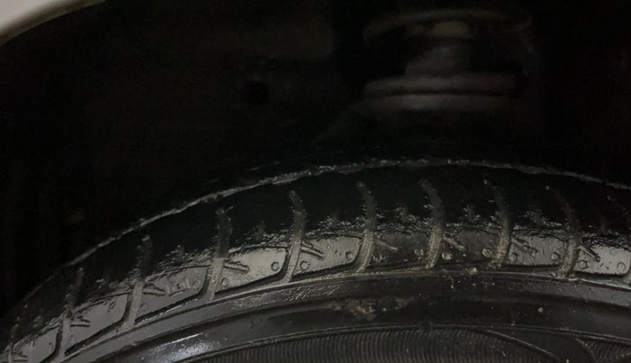 2014 Maruti Wagon R 1.0 VXI, Petrol, Manual, 32,154 km, Left Front Tyre Tread