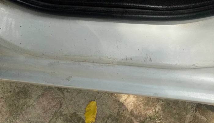 2013 Maruti Swift LXI, Petrol, Manual, 69,735 km, Left running board - Slightly dented