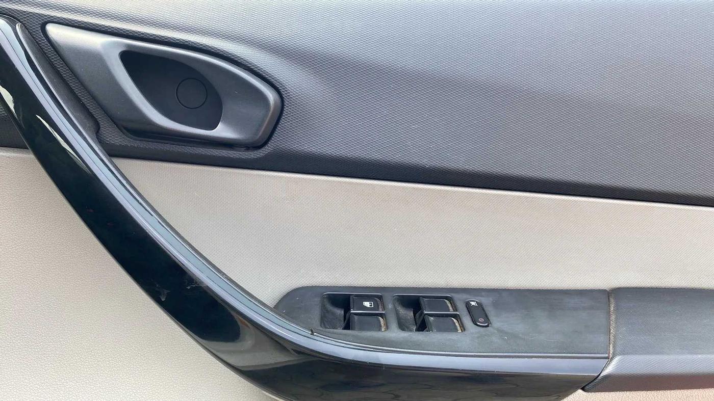 2018 Tata Tiago XT PETROL, Petrol, Manual, 62,897 km, Driver Side Door Panels Control