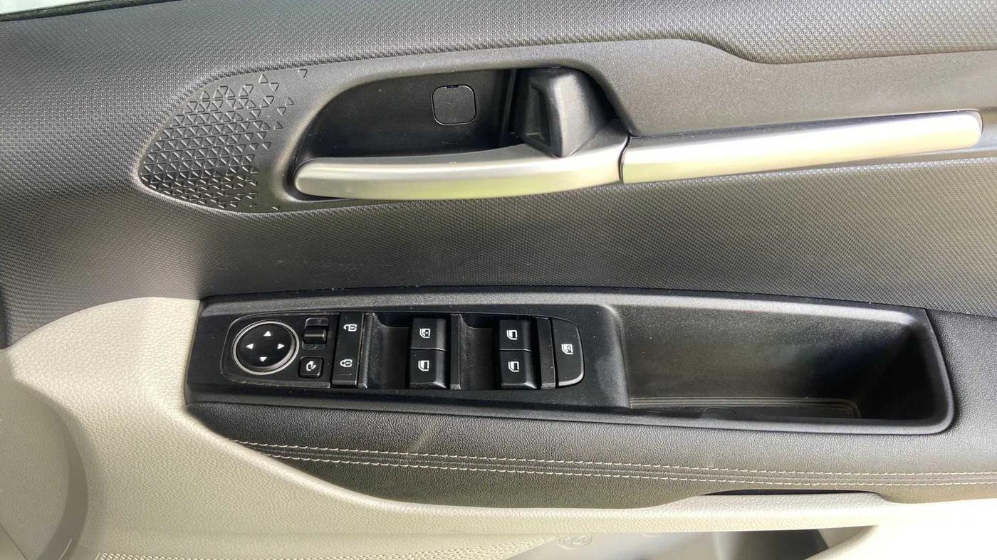 2023 KIA SONET HTX 1.0 IMT, Petrol, Manual, 17,514 km, Driver Side Door Panels Control
