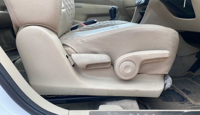 2018 Maruti Ciaz DELTA 1.5 SHVS MT PETROL, Petrol, Manual, 65,365 km, Driver Side Adjustment Panel