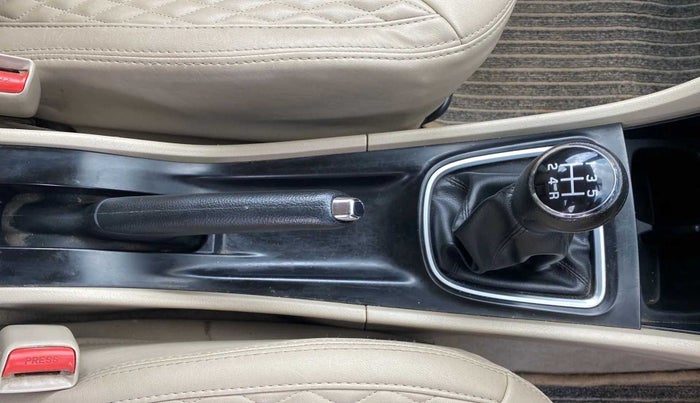 2018 Maruti Ciaz DELTA 1.5 SHVS MT PETROL, Petrol, Manual, 65,365 km, Gear Lever