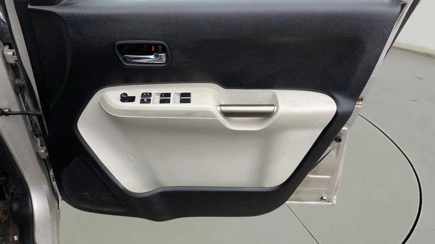 2017 Maruti IGNIS DELTA 1.2, Petrol, Manual, 29,083 km, Driver Side Door Panels Control