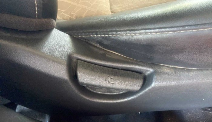2018 Hyundai Grand i10 MAGNA AT 1.2 KAPPA VTVT, Petrol, Automatic, 41,001 km, Driver Side Adjustment Panel