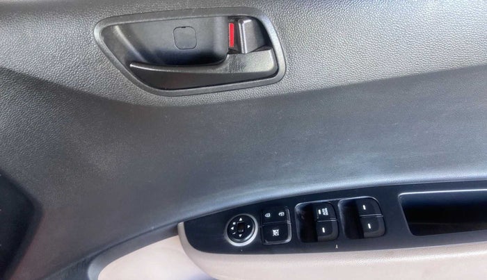 2018 Hyundai Grand i10 MAGNA AT 1.2 KAPPA VTVT, Petrol, Automatic, 41,001 km, Driver Side Door Panels Control