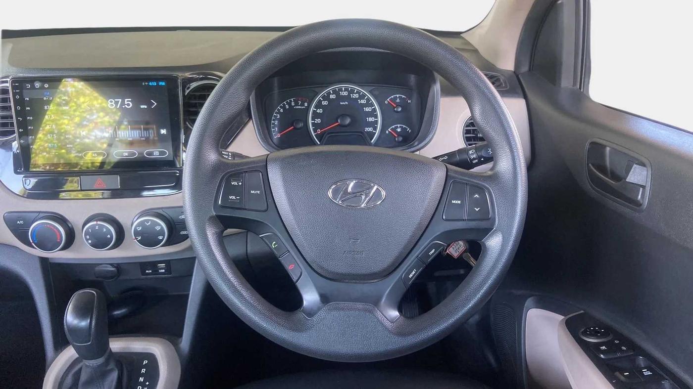 2018 Hyundai Grand i10 MAGNA AT 1.2 KAPPA VTVT, Petrol, Automatic, 41,001 km, Steering Wheel Close Up