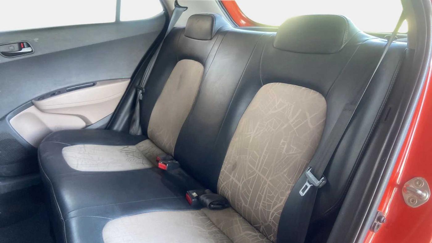 2018 Hyundai Grand i10 MAGNA AT 1.2 KAPPA VTVT, Petrol, Automatic, 41,001 km, Right Side Rear Door Cabin