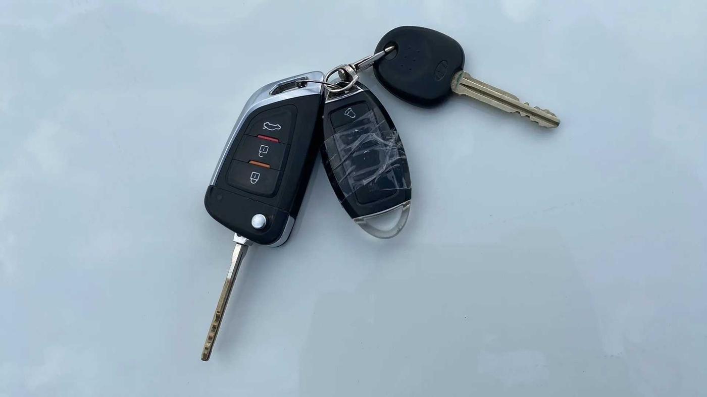2017 Hyundai Eon ERA +, CNG, Manual, 61,281 km, Key Close Up