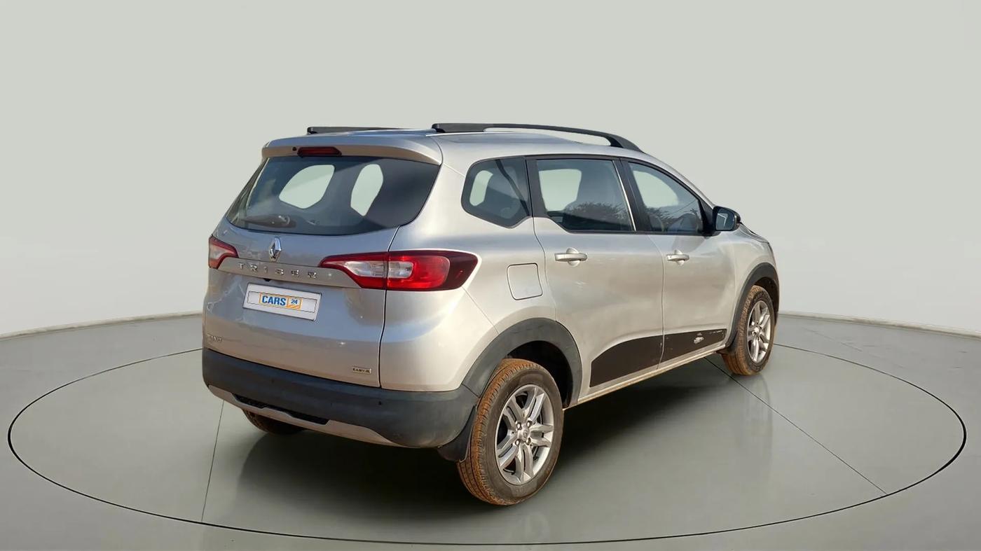 2022 Renault TRIBER RXZ AMT, Petrol, Automatic, 7,636 km, Right Back Diagonal