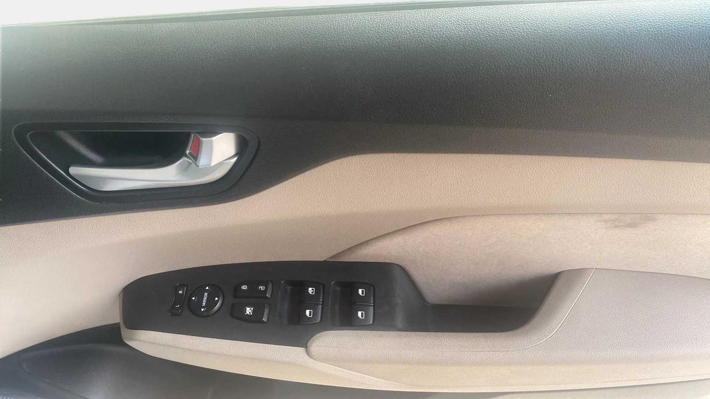 2019 Hyundai Verna 1.4 EX PETROL, Petrol, Manual, 31,953 km, Driver Side Door Panels Control