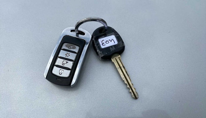 2016 Hyundai Eon ERA +, Petrol, Manual, 61,423 km, Key Close Up
