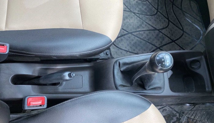 2016 Hyundai Eon ERA +, Petrol, Manual, 61,423 km, Gear Lever