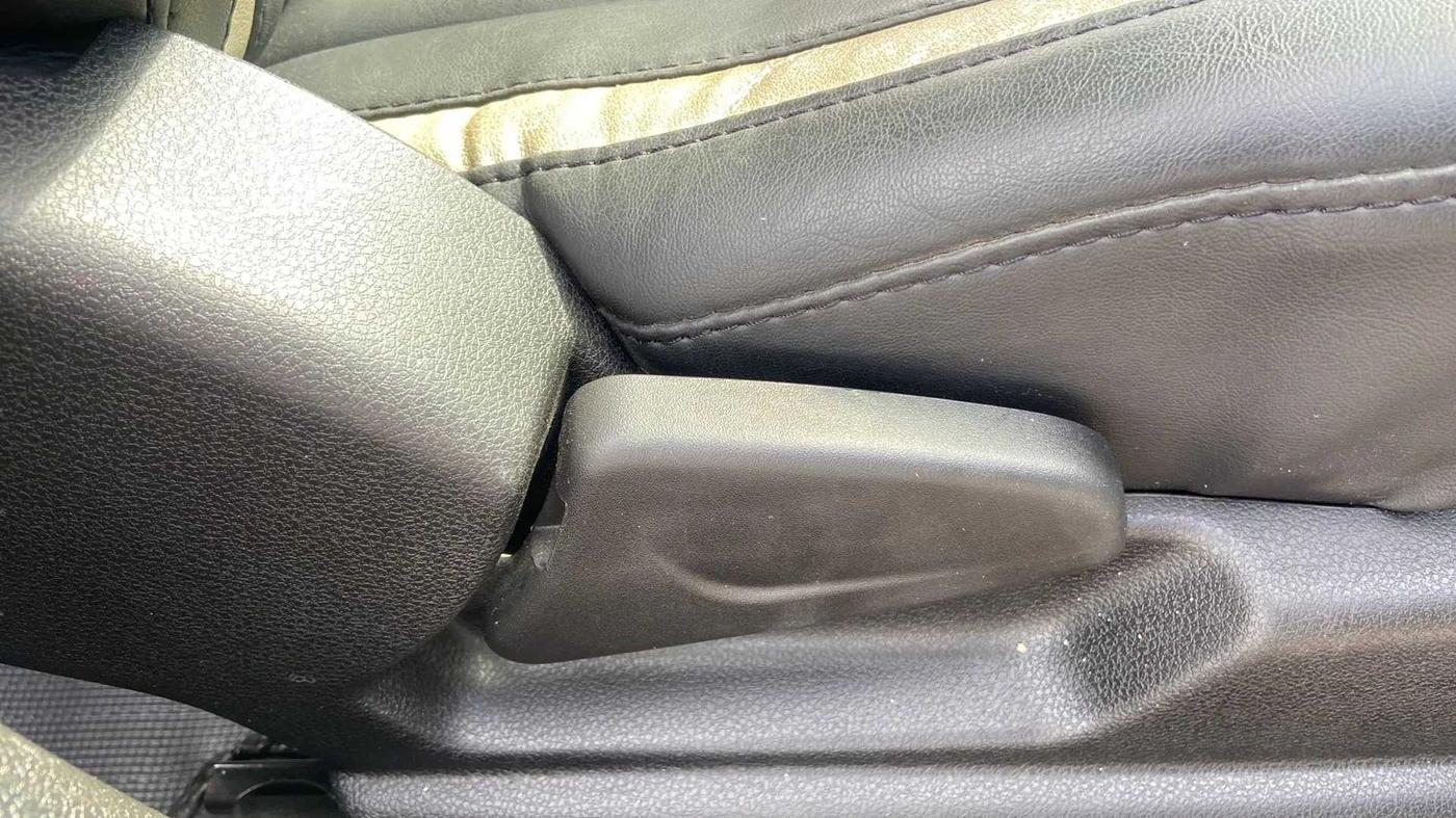 2019 Renault Kwid RXT 1.0 AMT (O), Petrol, Automatic, 3,531 km, Driver Side Adjustment Panel