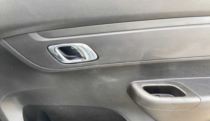 2019 Renault Kwid RXT 1.0 AMT (O), Petrol, Automatic, 3,531 km, Driver Side Door Panels Control