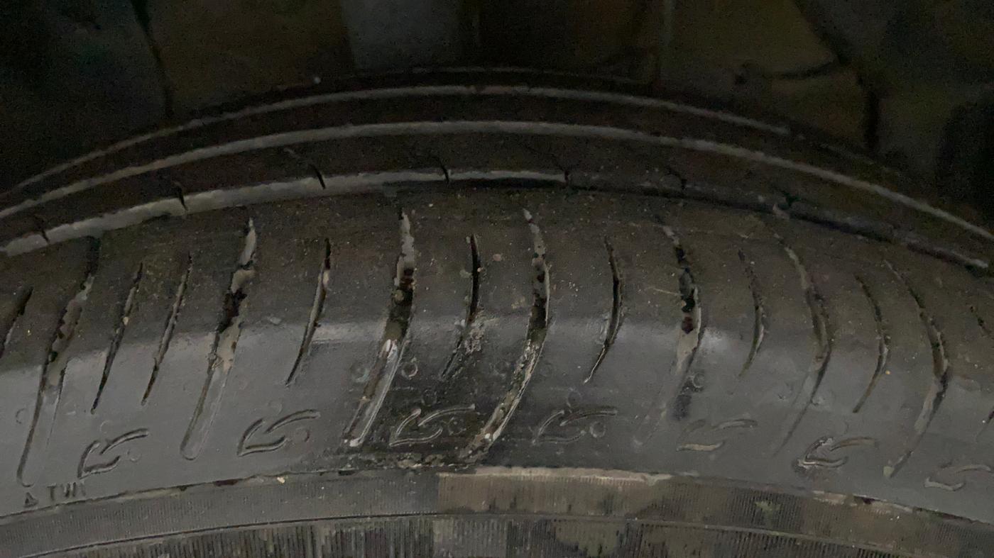 2023 Maruti BREZZA ZXI SMART HYBRID , Petrol, Manual, 1,15,026 km, Right Front Tyre Tread
