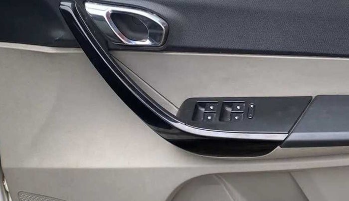 2017 Tata Tiago XZ PETROL, Petrol, Manual, 28,122 km, Driver Side Door Panels Control