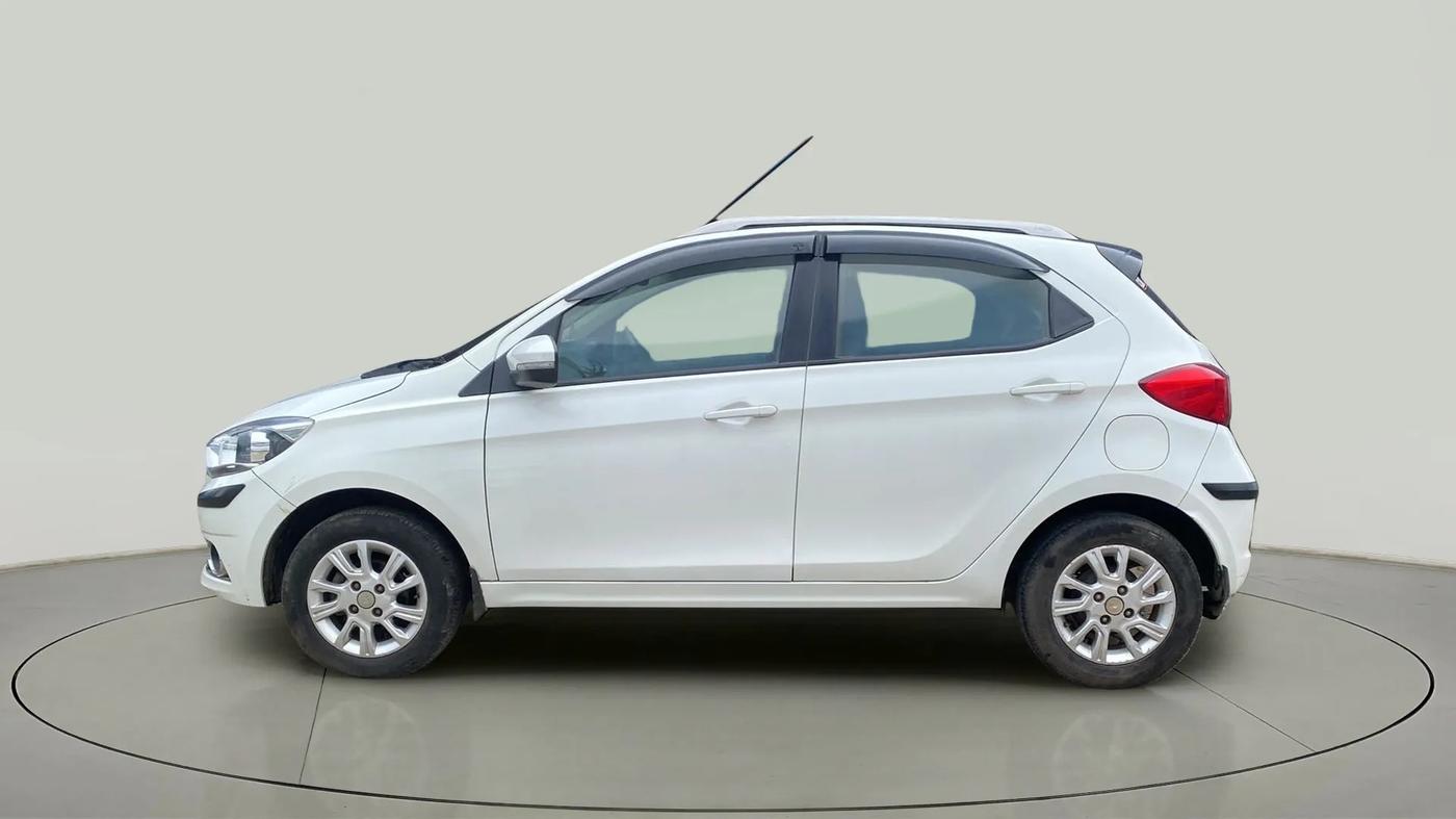 2017 Tata Tiago XZ PETROL, Petrol, Manual, 28,122 km, Left Side