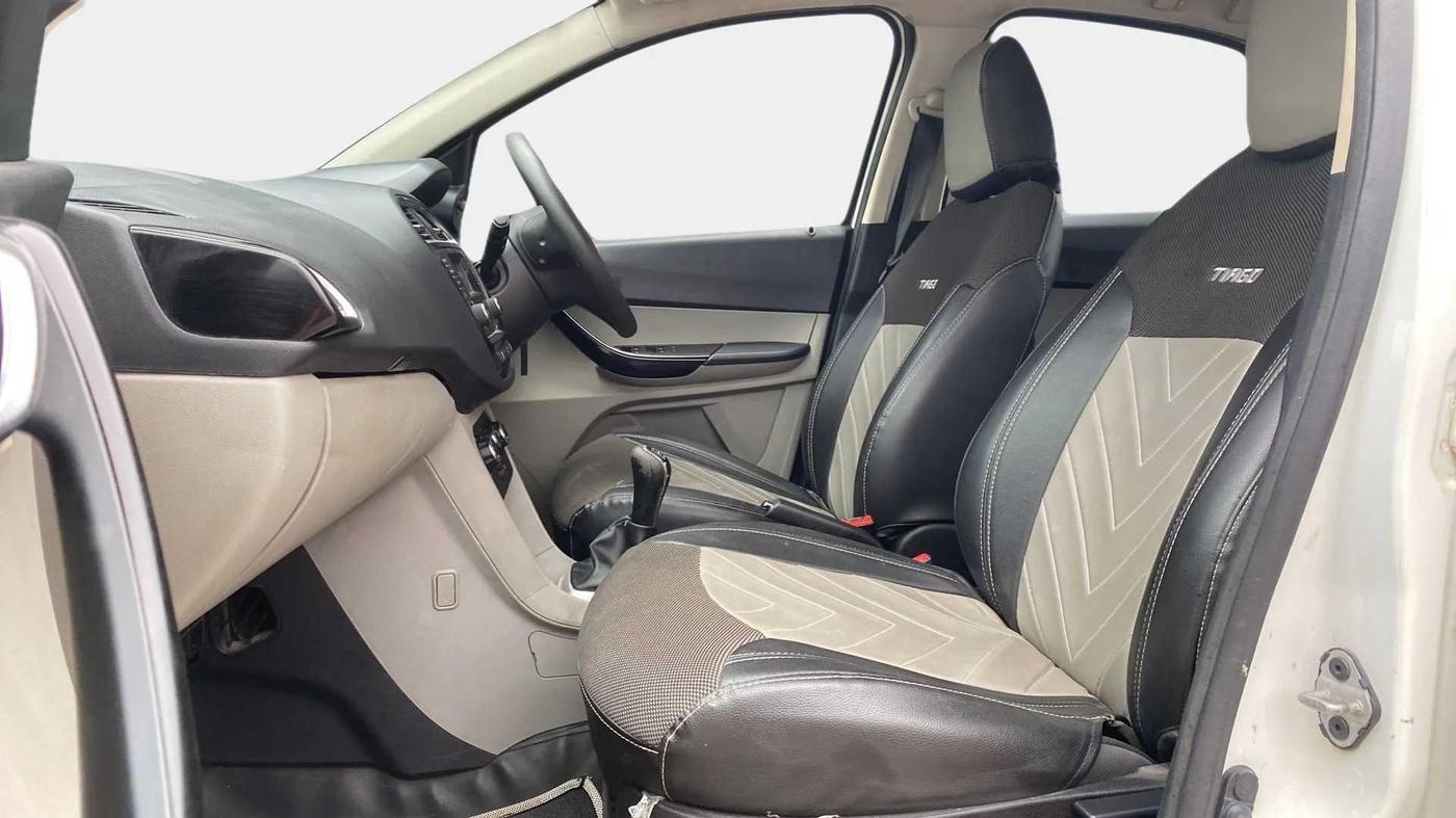 2017 Tata Tiago XZ PETROL, Petrol, Manual, 28,122 km, Right Side Front Door Cabin
