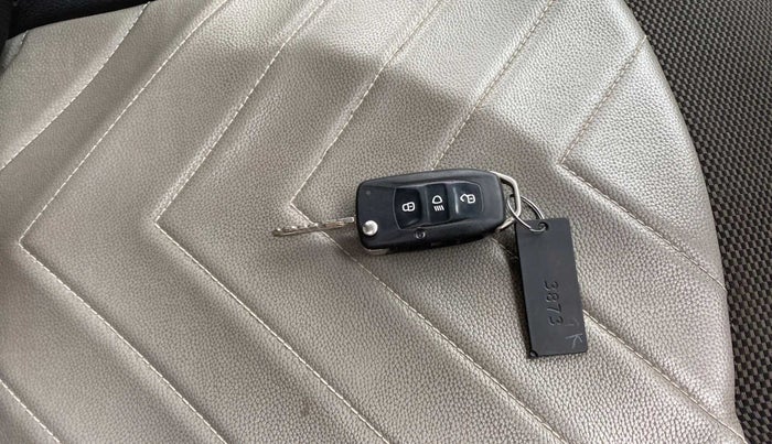 2017 Tata Tiago XZ PETROL, Petrol, Manual, 28,122 km, Key Close Up