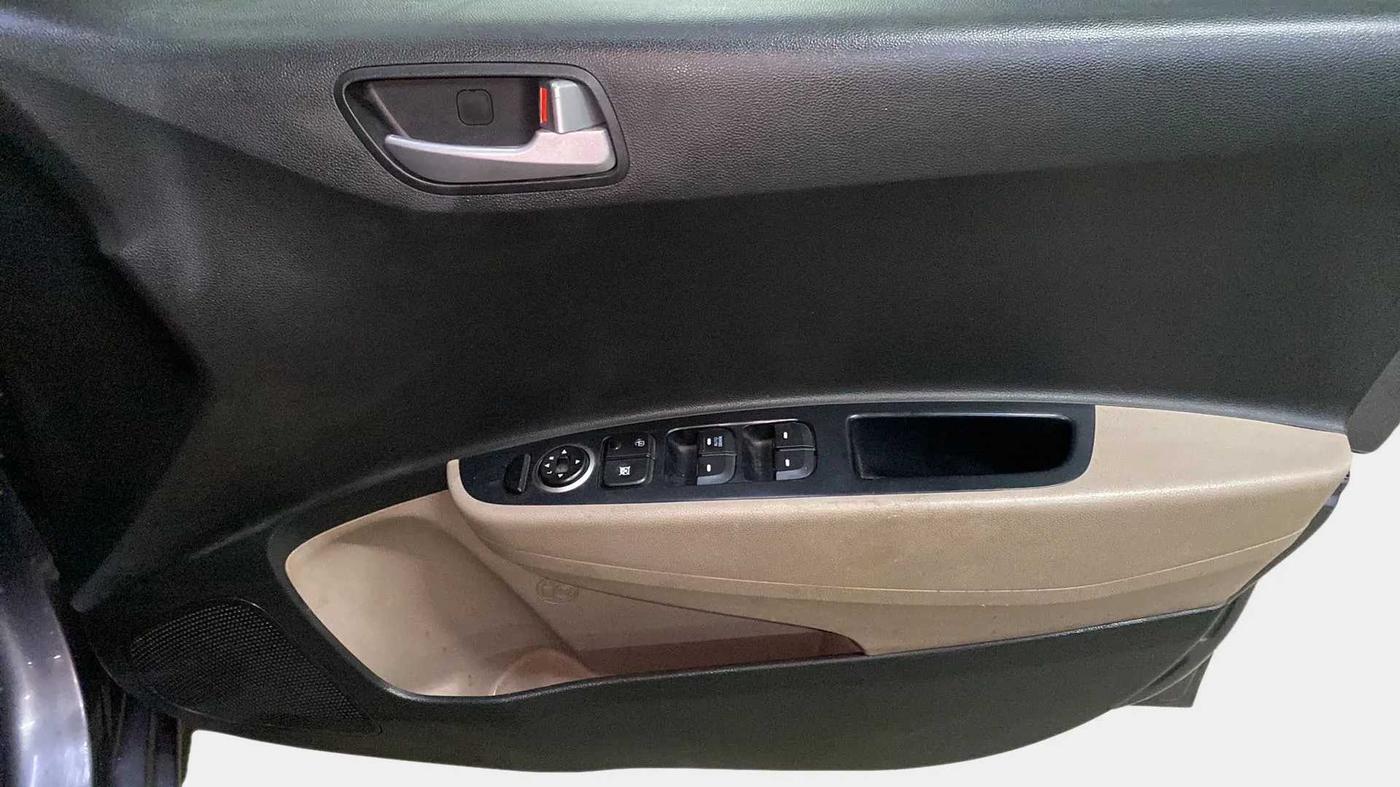 2018 Hyundai Grand i10 SPORTZ 1.2 KAPPA VTVT, CNG, Manual, 78,127 km, Driver Side Door Panels Control