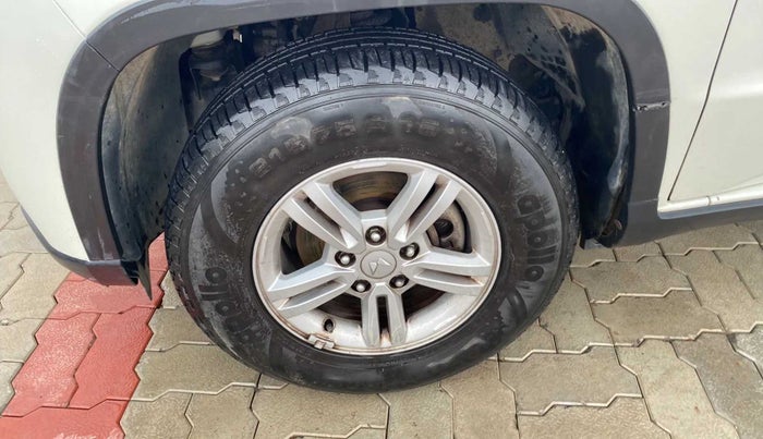 2023 Mahindra BOLERO NEO N 10, Diesel, Manual, 10,471 km, Left front tyre - Minor crack