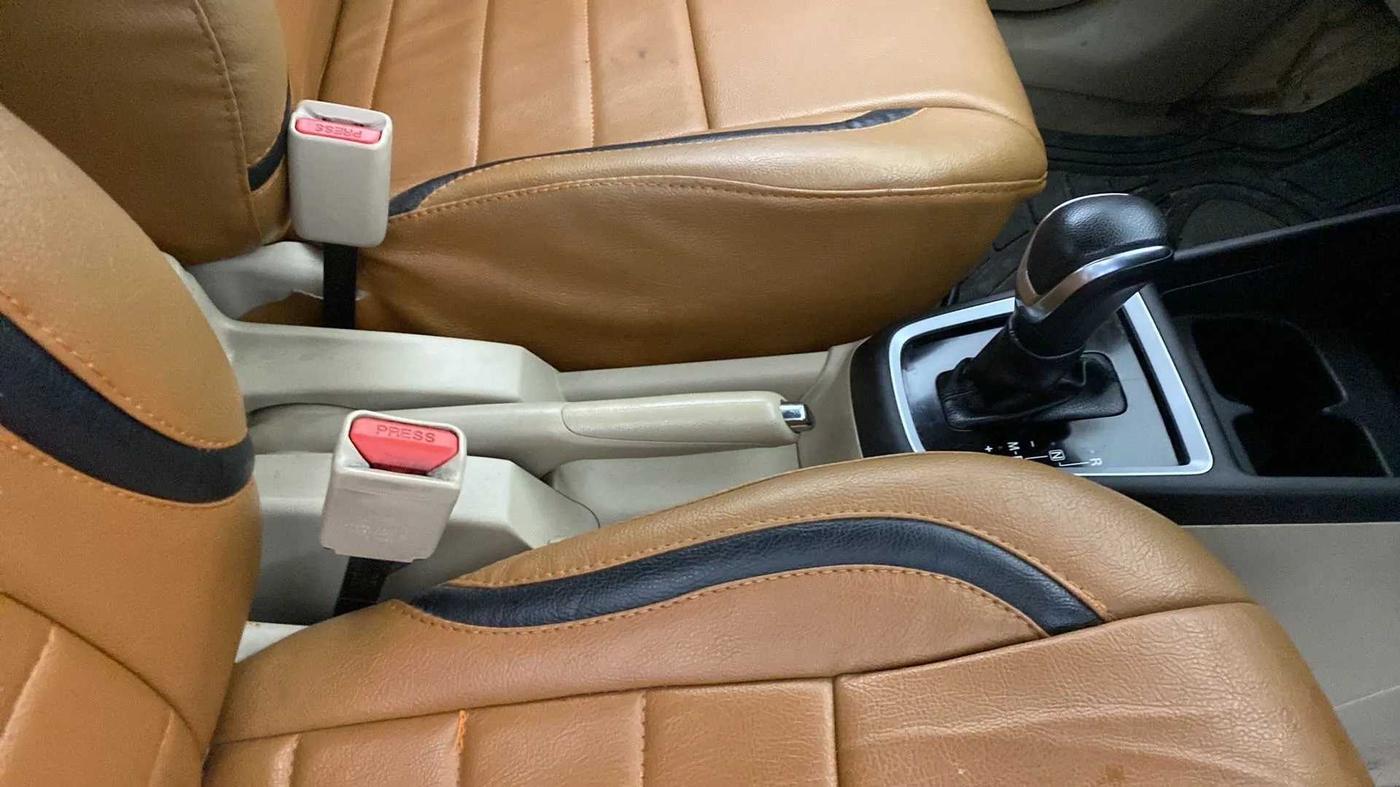 2018 Maruti Dzire VXI AMT, Petrol, Automatic, 1,05,458 km, Gear Lever