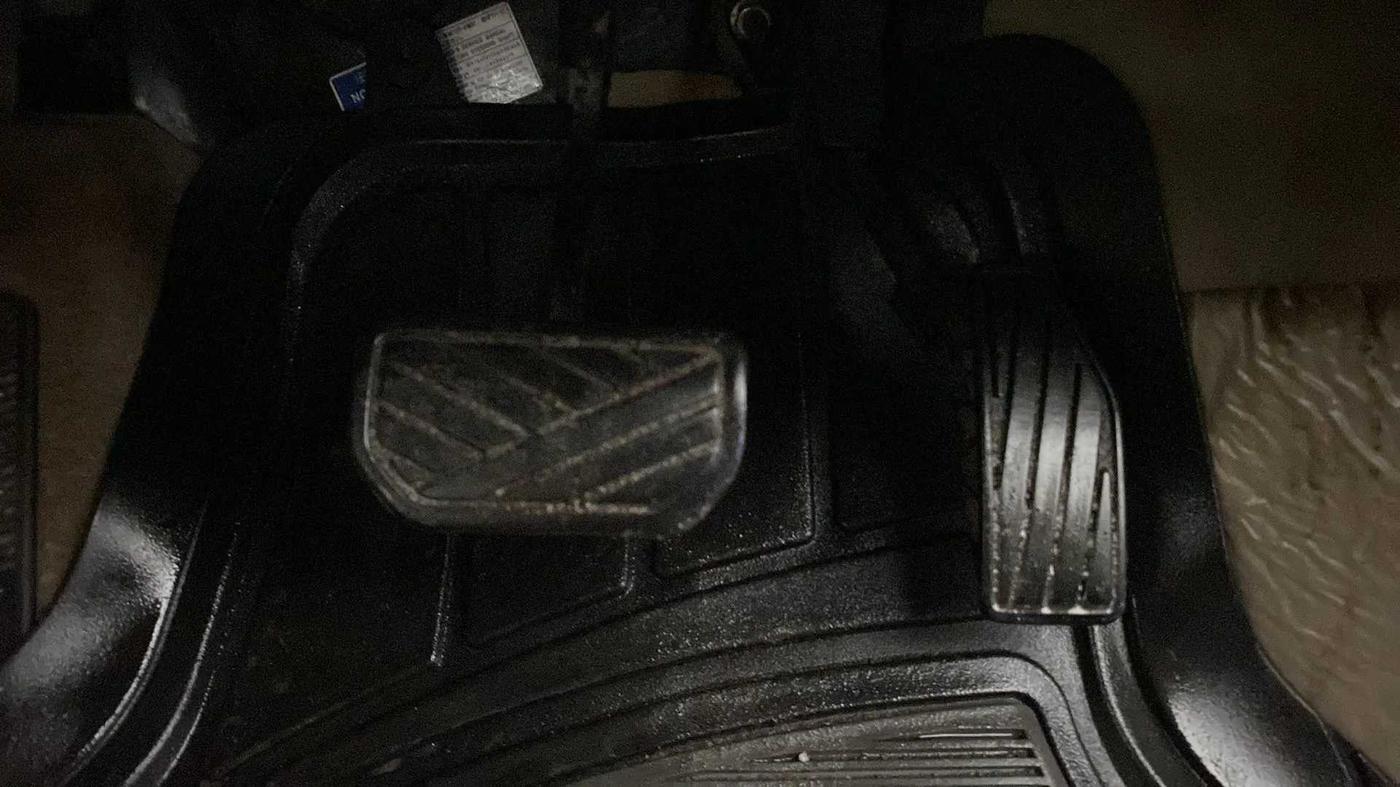 2018 Maruti Dzire VXI AMT, Petrol, Automatic, 1,05,458 km, Pedals