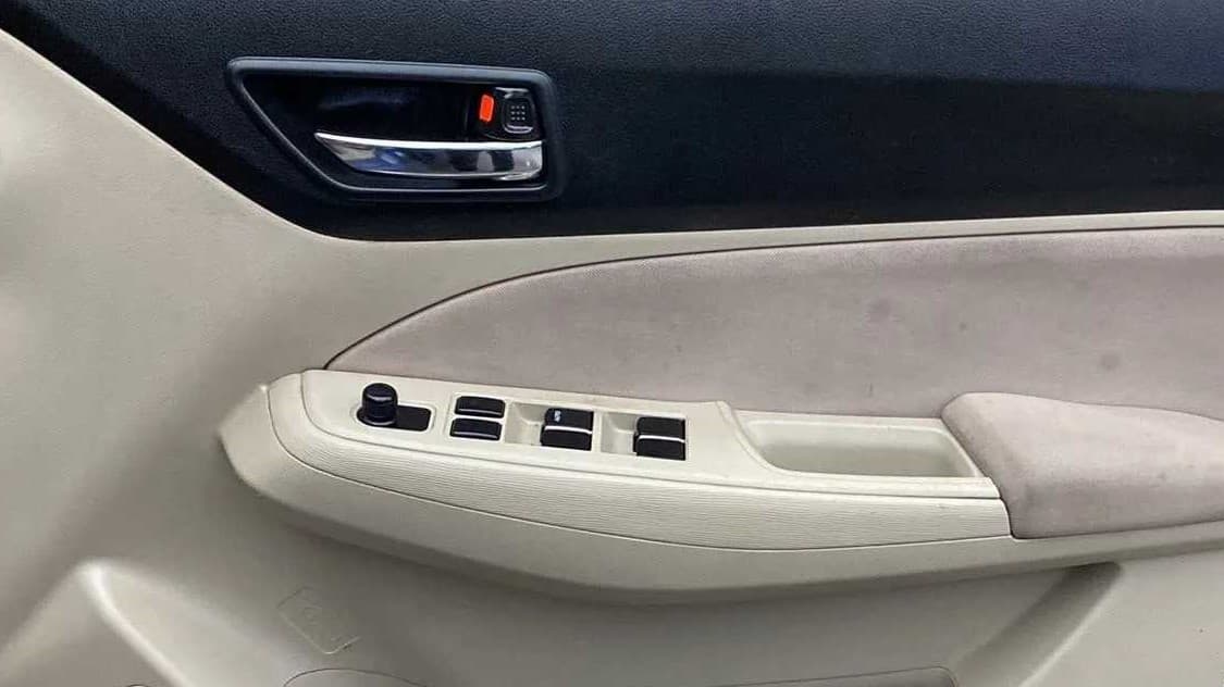 2018 Maruti Dzire VXI AMT, Petrol, Automatic, 1,05,458 km, Driver Side Door Panels Control