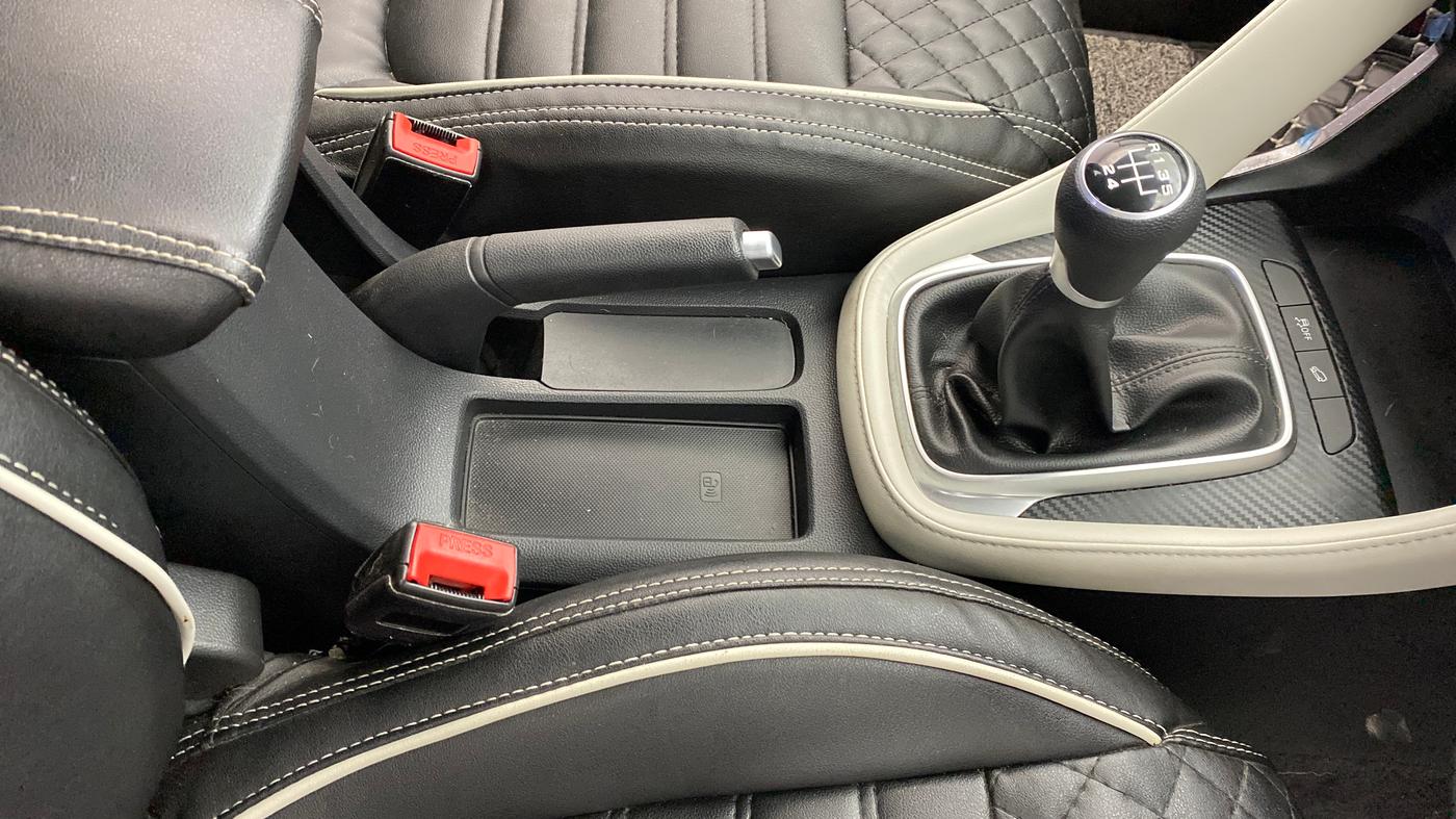 2024 MG ASTOR Sprint 1.5 MT (Ivory), Petrol, Manual, 10,081 km, Gear Lever