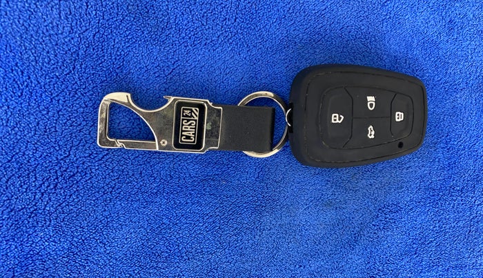 2022 Tata PUNCH ACCOMPLISHED AMT, Petrol, Automatic, 12,868 km, Key Close Up