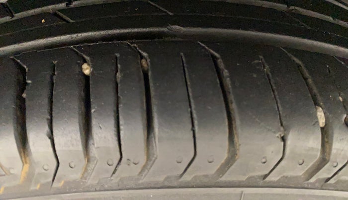 2022 Tata PUNCH ACCOMPLISHED AMT, Petrol, Automatic, 12,868 km, Right Front Tyre Tread