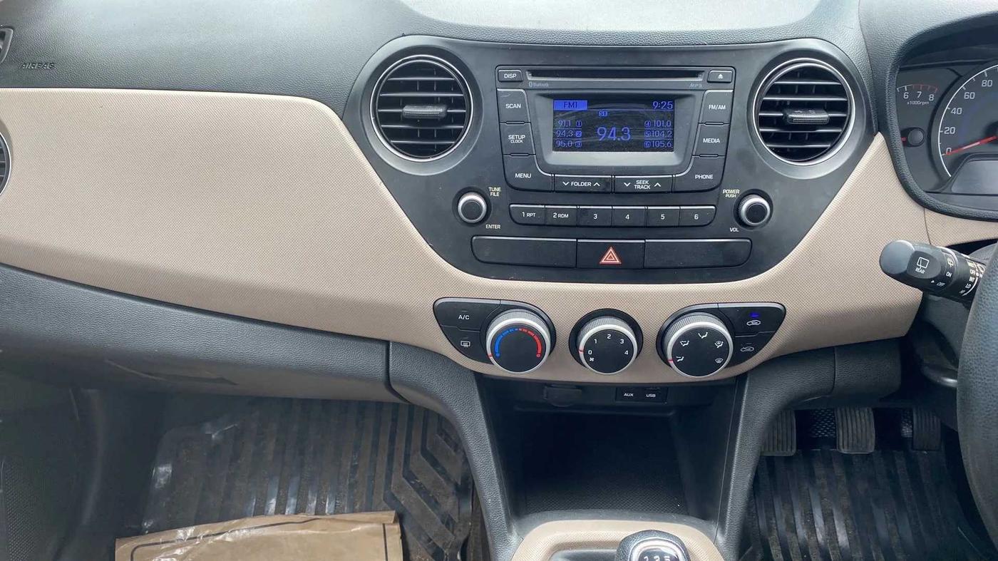 2016 Hyundai Grand i10 ASTA (O) 1.2 KAPPA VTVT, Petrol, Manual, 40,286 km, Air Conditioner