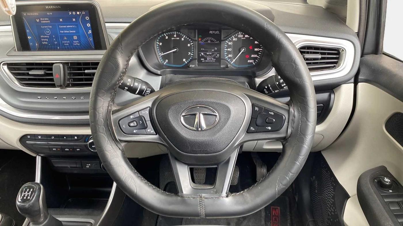 2022 Tata ALTROZ XZ PETROL, Petrol, Manual, 30,459 km, Steering Wheel Close Up
