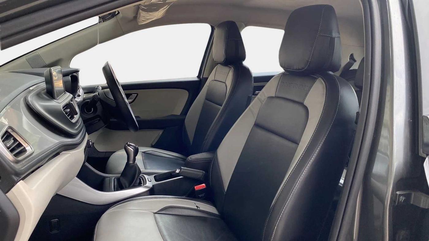 2022 Tata ALTROZ XZ PETROL, Petrol, Manual, 30,459 km, Right Side Front Door Cabin