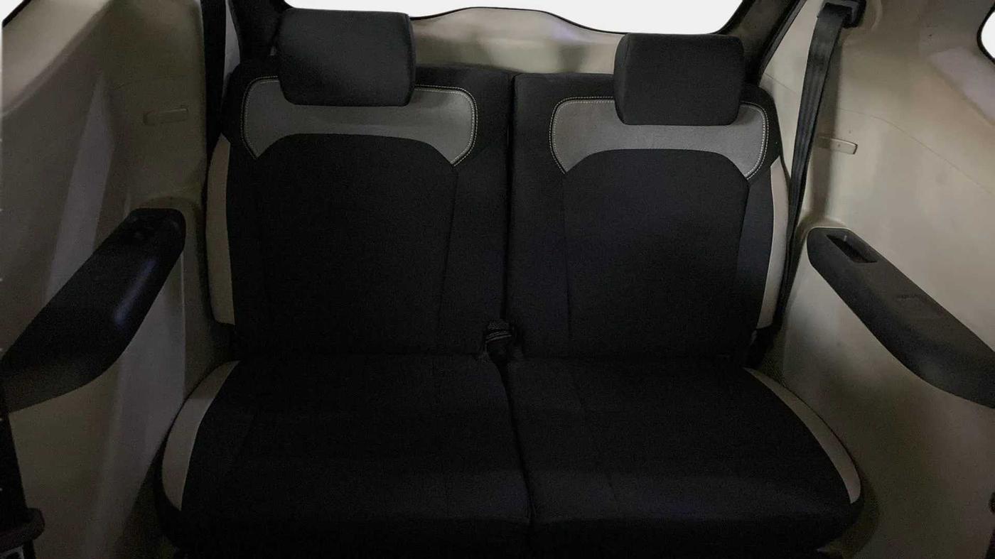 2021 Renault TRIBER RXL MT, Petrol, Manual, 44,499 km, Third Seat Row ( optional )