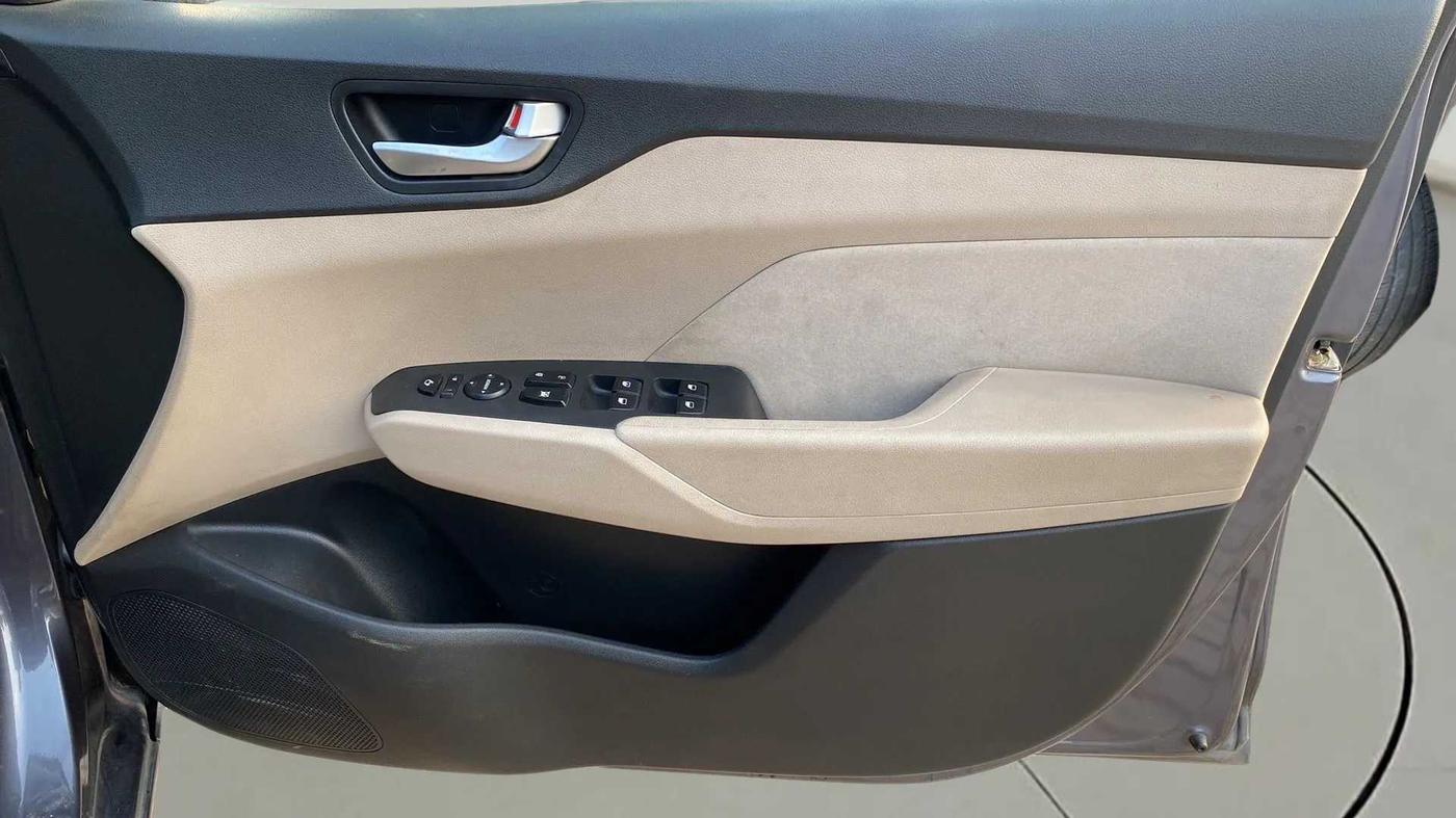 2019 Hyundai Verna 1.6 VTVT SX, Petrol, Manual, 64,183 km, Driver Side Door Panels Control